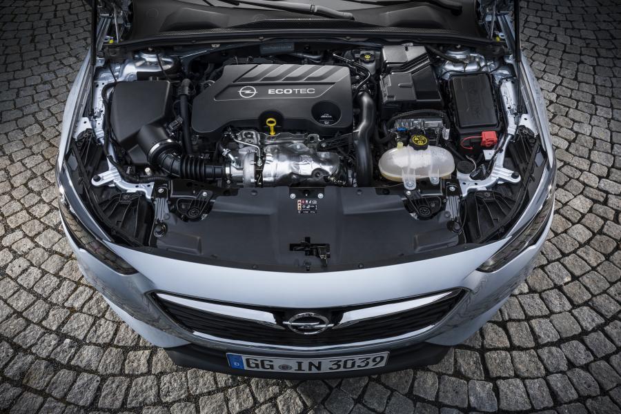 Моторный отсек Opel Insignia Grand Sport Turbo D 2017 года  (фото 11 из 29)